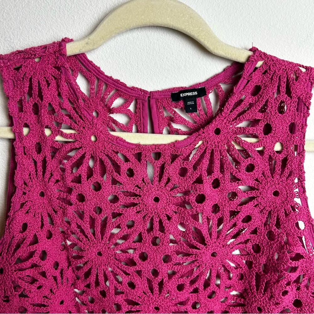 Express rose pink crochet crop tank floral size: L - Picture 4 of 10